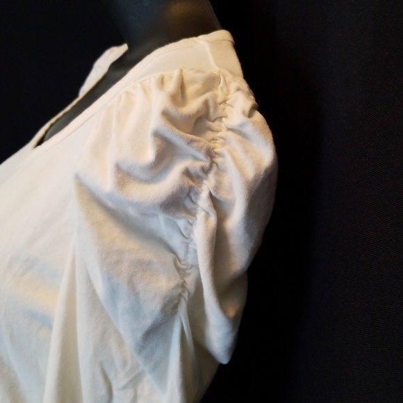 Cream 3/4 Sleeve Top with Gathered Sleeve Details - Picture 4 of 6